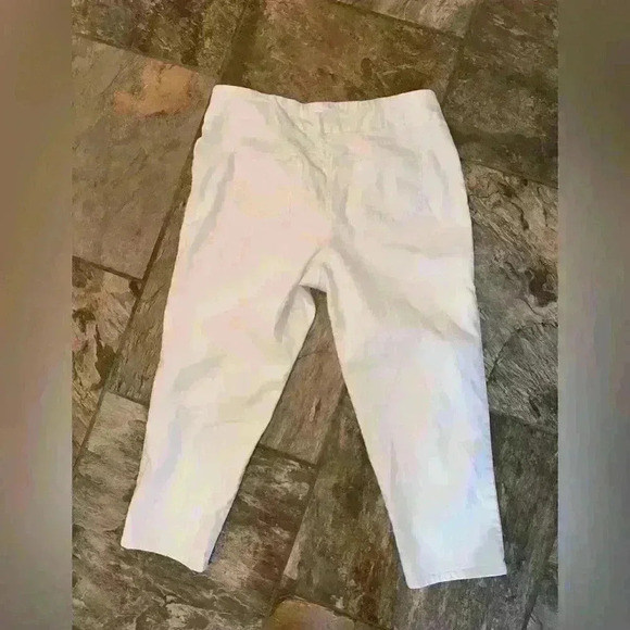 Like New Pull on Cropped Pants - Picture 2 of 3